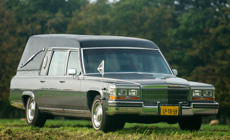 Cadillac grijs rouwauto