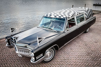 Cadillac Hearse 1966 rouwauto | Klik voor een vergroting Cadillac Hearse 1966 zwarte rouwauto