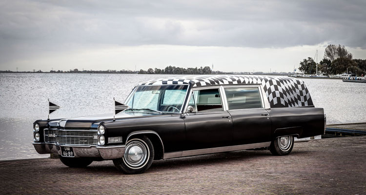 Cadillac Hearse 1966 rouwauto | Klik voor een vergroting en meer foto's Cadillac Hearse 1966 zwarte rouwauto
